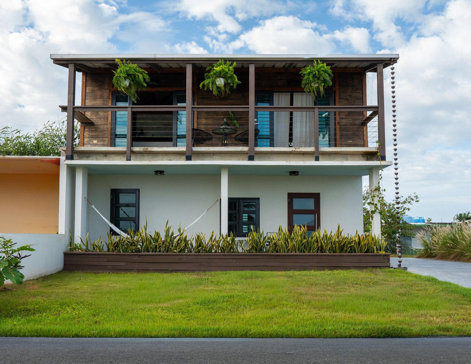 Casita Blanca + Penthouse, front view with hammocks on both floors